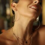Anabel Pantoja Instagram - Os presento la nueva colección “NOSOTRAS”✨ @luelijewelry La nueva colección otoño/Invierno🍂 2023 Cada una de vosotras forma parte de esta especial colección, incluyendo joyas con un equilibrio moderno y sofisticado para cada momento del día 🤩 Cada joya representa una parte fundamental para mi, MIS AMIGAS, ellas son mi fuente de inspiración❤️ ¿Tenéis ganas de descubrir más sobre mi nueva colección? @lauramt28 @isapantojam @irc1310 @juanktriana84 @abadpelukeros @pedro.ramirez.rey @debipuelles @lurdespanto @daviycla @jlobando @mallorcamiquel @leandro.cm @merchibega @belenestebanmenendez @amparuchi82 @carmela_leal @chaconparraga @byaniortiz @jennifergarciamakeup @mariangelespinapalacios @mroncelm @susana_bicho @raquelbollo Espero que os guste esta sorpresa 😍 🙏🏼🥹👏🏻
