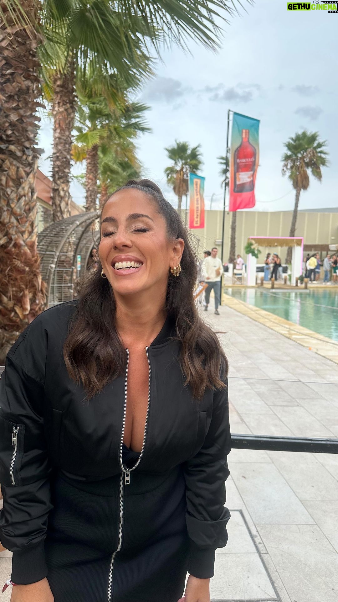 Anabel Pantoja Instagram - No hay mejor manera que terminar este súper verano! Con @ronbarcelospain #elafterdelverano 🐥 #ad