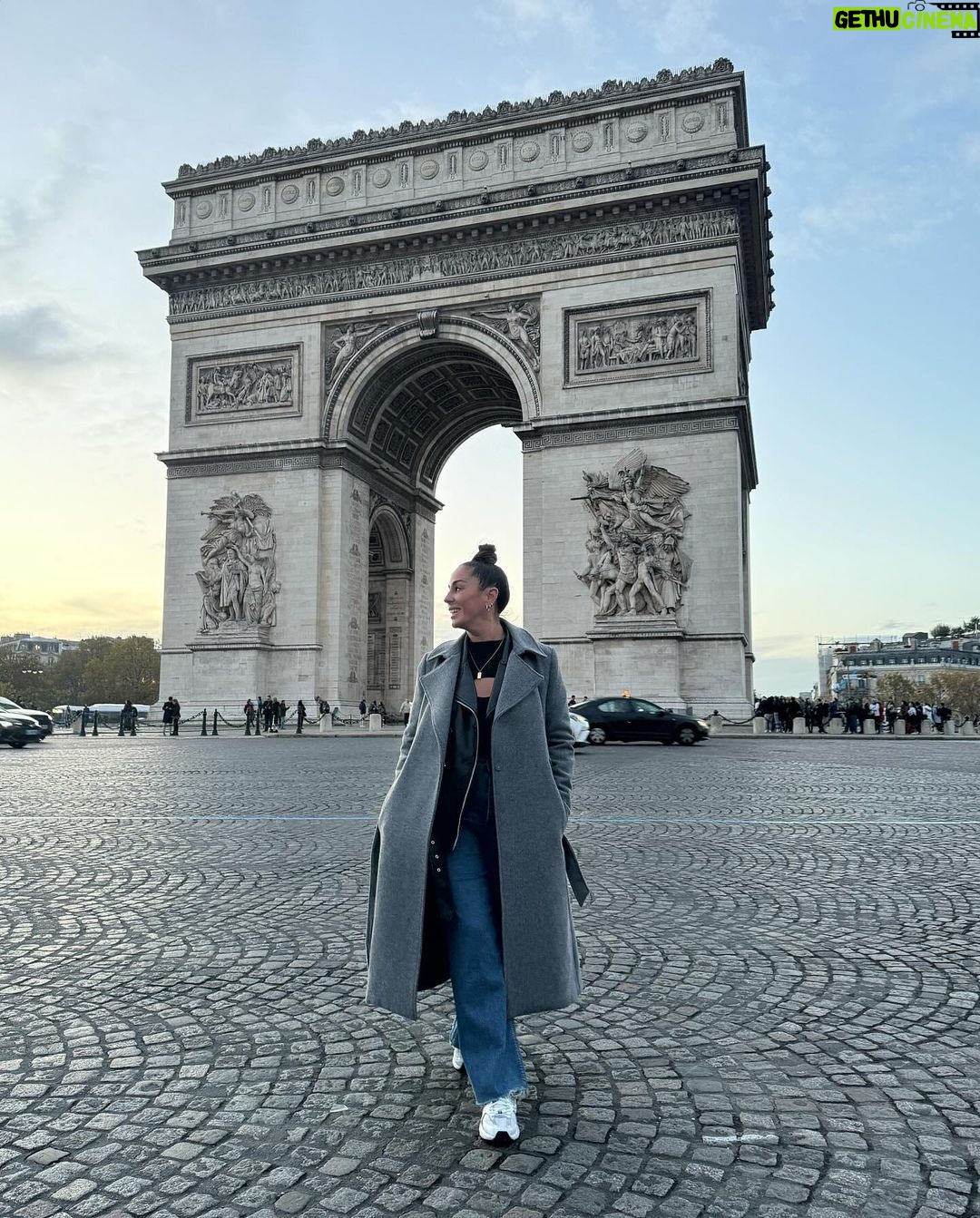 Anabel Pantoja Instagram - París, de mañana, de tarde, de noche, de madrugada … Nos vemos a la vuelta ✈️🇫🇷🥹 Paris