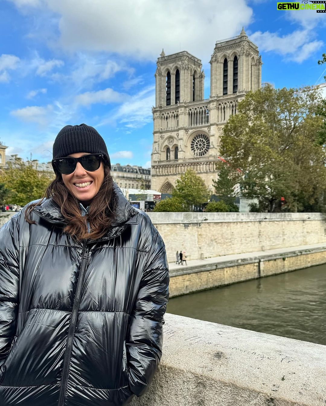 Anabel Pantoja Instagram - París, de mañana, de tarde, de noche, de madrugada … Nos vemos a la vuelta ✈️🇫🇷🥹 Paris