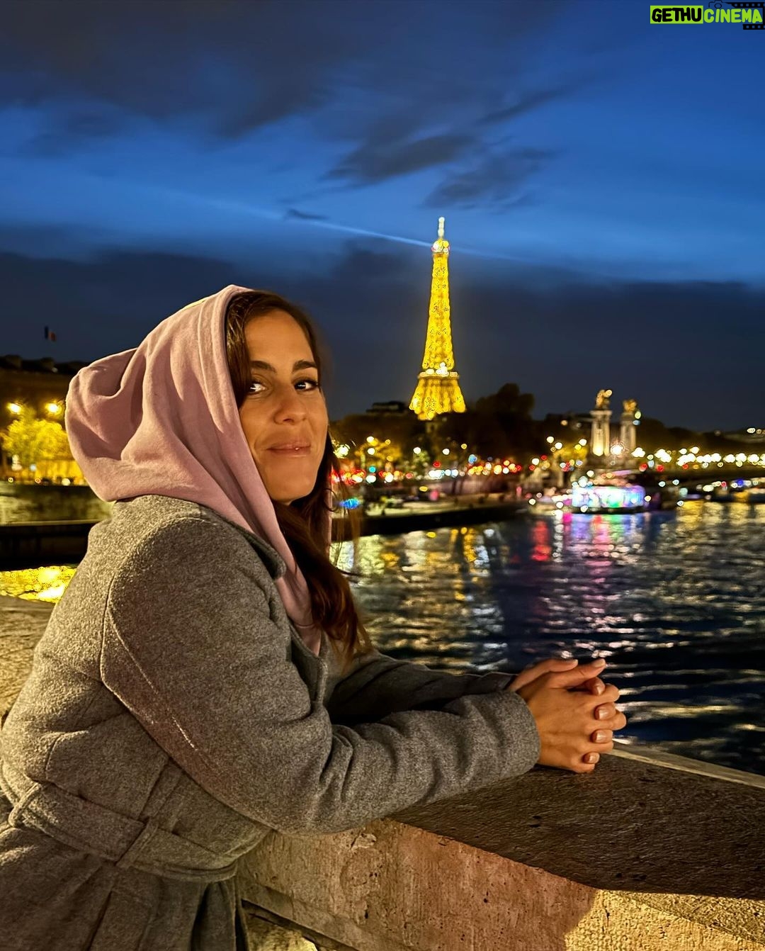 Anabel Pantoja Instagram - París, de mañana, de tarde, de noche, de madrugada … Nos vemos a la vuelta ✈️🇫🇷🥹 Paris
