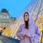 Anabel Pantoja Instagram - París, de mañana, de tarde, de noche, de madrugada … Nos vemos a la vuelta ✈️🇫🇷🥹 Paris