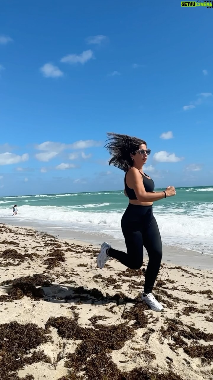 Anabel Pantoja Instagram - Hace 1 a帽o, mi vida cambi贸 : GRACIAS 馃檹馃徏