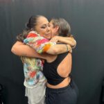 Anabel Pantoja Instagram - Increíble lo que sigo viviendo al verte. Aún no sé de donde sacas todo eso que tienes dentro para estar casi 4h regalando ARTE. Te quiero para siempre 🖤 Os dejo momentos de mi trabajo para los que me preguntáis que hago en un día de concierto, todo no está grabado… 💃🏽👏🏻🥹 Estadio Olímpico de La Cartuja