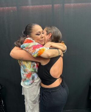 Anabel Pantoja Instagram - Increíble lo que sigo viviendo al verte.
Aún no sé de donde sacas todo eso que tienes dentro para estar casi 4h regalando ARTE.
Te quiero para siempre 🖤
Os dejo momentos de mi trabajo para los que me preguntáis que hago en un día de concierto, todo no está grabado… 💃🏽👏🏻🥹