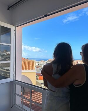 Anabel Pantoja Instagram - Martes 13 de Junio firmé VILLAPANTO🇮🇨🏡💃🏽
Hasta agosto no pude enseñarle a mi madre este sueño, por fin mi hogar, en mi paraíso, fruto del esfuerzo y del trabajo de un lado a otro, a la vez que ir ahorrando poquito a poquito… 🥹🙏🏼
Quedan muchos meses por delante para verla terminada y poder vivir pero os prometo ir viviéndolo con vosotros.