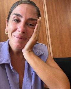 Anabel Pantoja Instagram - Martes 13 de Junio firmé VILLAPANTO🇮🇨🏡💃🏽 Hasta agosto no pude enseñarle a mi madre este sueño, por fin mi hogar, en mi paraíso, fruto del esfuerzo y del trabajo de un lado a otro, a la vez que ir ahorrando poquito a poquito… 🥹🙏🏼 Quedan muchos meses por delante para verla terminada y poder vivir pero os prometo ir viviéndolo con vosotros.