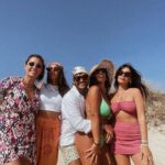 Anabel Pantoja Instagram - JULIO 🏠🍻☀️🌊💛📸🌅🐢🦀