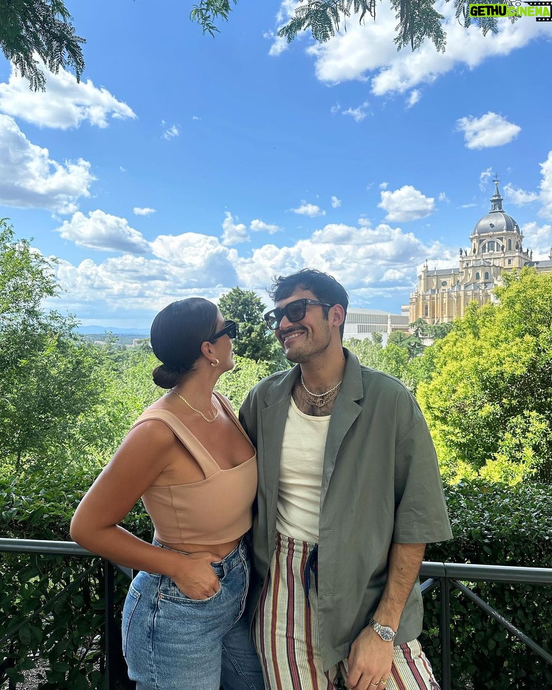 Anabel Pantoja Instagram - De madrileña ☺️ Palacio Real