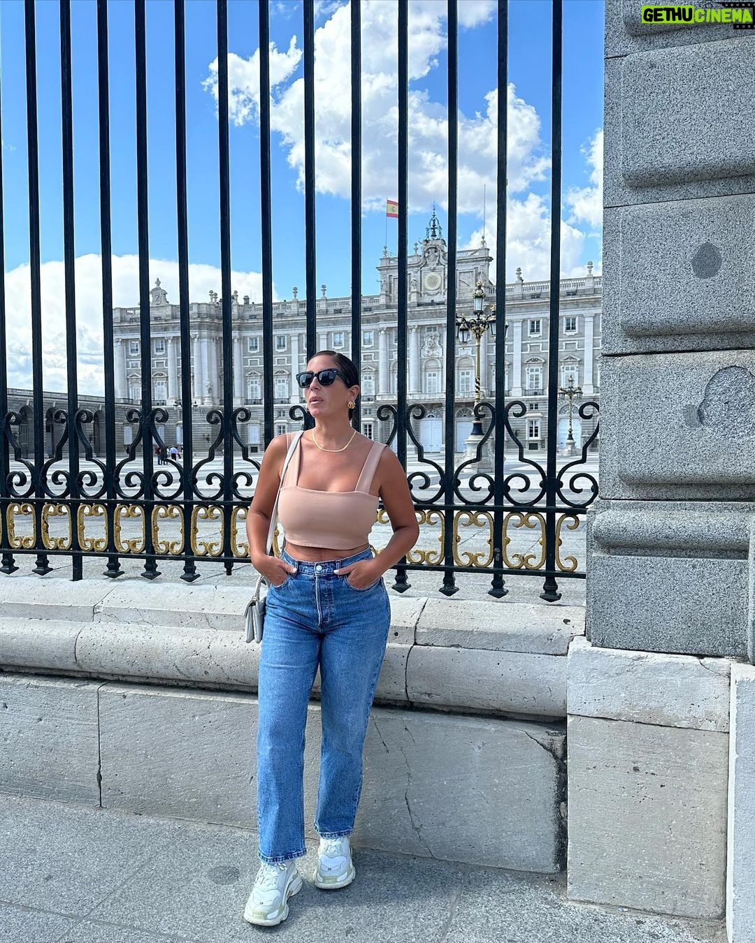 Anabel Pantoja Instagram - De madrileña ☺️ Palacio Real