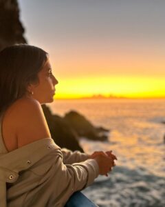 Anabel Pantoja Instagram - No puedo elegir 10 fotos para resumir lo que siento por ti. FELIZ DÍA ISLAS CANARIAS 💛💙 1. Hotel mágico TENERIFE 2. Uno de mis sueños cumplidos 3. El Hierro y su pastor ☺️ 4. Pueblo mágico en La Palma ( porís de Candelaria ) 5. Otro sueño cumplido Gracias a Él Hierro 6. El 🌋 de la Palma. 7.Capital, Las Palmas 🤍 8. Navegar por el sur de Gran Canaria. 9.Pozo izquierdo, mi primer hogar. 10. Virgencita de Teror 🙏🏼 Islas Canarias