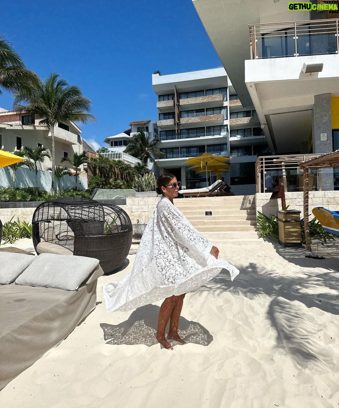 Anabel Pantoja Instagram - Vivir son ratitos como estos 🇲🇽 @thefiveshotels @thefivesoceanfront @soltouroficial #soltour #viajamoscontigo #viajessoltour #TheFivesOceanFront #TheFivesHotels #PlayaDelCarmen #RivieraMaya The Fives Oceanfront
