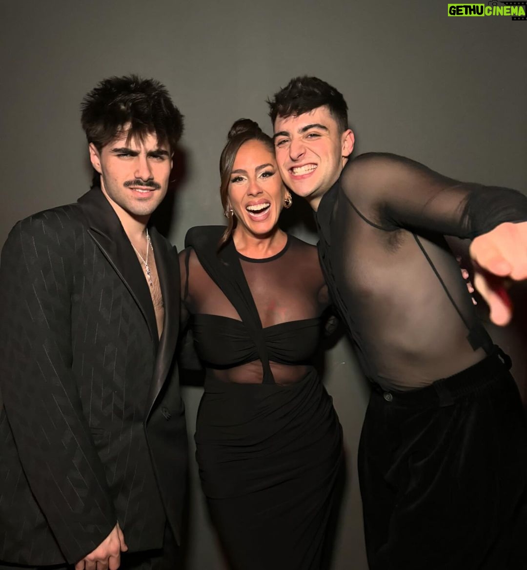 Anabel Pantoja Instagram - Noche mágica 🥹 Look @oficial_pero 🖤 Makeup @danielfortana @maybelline_es 💖 Joyas @luelijewelry
