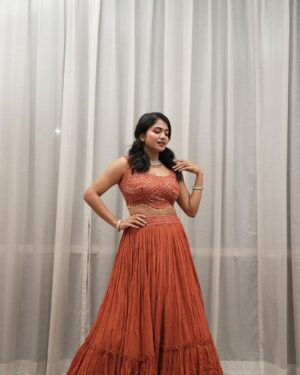 Anarkali Marikar Instagram - Like a wow!!!
Mua : @blushing_room 
Photo: @irshad_ottathara 
Costume: @madebymilankochi 
Ornaments: @golden_cup_fashion_jewellery
Styling: @ashna_aash_
