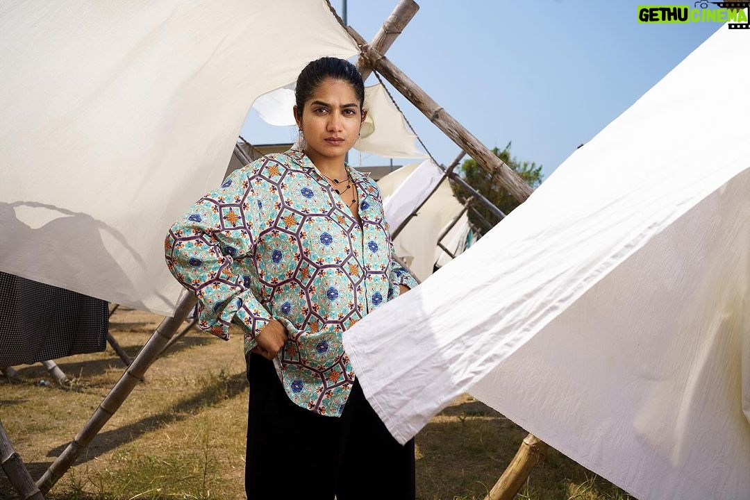 Anarkali Marikar Instagram - Organic Geometry Our new collection SALIH 23 02 .Crafted from 100% organic cotton and 100% rose cellulose extracted from rose petals for an eco-conscious style statement. relaxed-fit, full-sleeved shirt with geometric pattern. Link in bio. #brand #clothing #accessories #fashion #artists #community #designers #launching #organic #cotton #rosepetals
