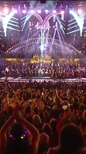 Andrea Bocelli Instagram - Muchas gracias #Chile, @elfestivaldevina 👏🏻