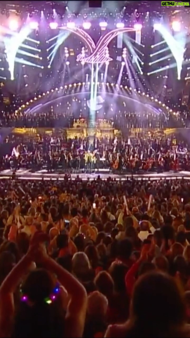 Andrea Bocelli - 203K Likes - Muchas gracias #Chile, @elfestivaldevina 👏🏻