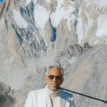 Andrea Bocelli Instagram - Enjoy Christmas! ❄️ ‘White Christmas’ live from Monte Bianco