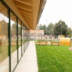 Andrea Bocelli Instagram - La nuova scuola è realtà: inaugurato il Polo per l’Infanzia ZeroSei, consegnata in 150 giorni! Aperta alla comunità la nuova struttura che ospiterà asilo nido e scuola dell’infanzia: si tratta del primo step (lotto A) dell’intervento di ricostruzione e riqualificazione urbana volto a realizzare un vero e proprio centro di incontro creativo e culturale per l’intera comunità. Il Polo per l’Infanzia si estende per una superficie di 600mq e da gennaio 2024 accoglierà circa 70 bambini e bambine grazie a 2 sezioni della Scuola dell’Infanzia e una sezione del Nido. . #ABFSforzacosta @chiara_galiazzo @carminerecanoofficial @albertotomba_official @paris_andrea_ @kpmg_italy @fondazionemediolanum @fiamitalia_official @bdrbureau @acquainboccamanontroppo @club_z3mendi @z3mendi_stefanopisa @comunedimacerataofficial @sandro_parcaroli