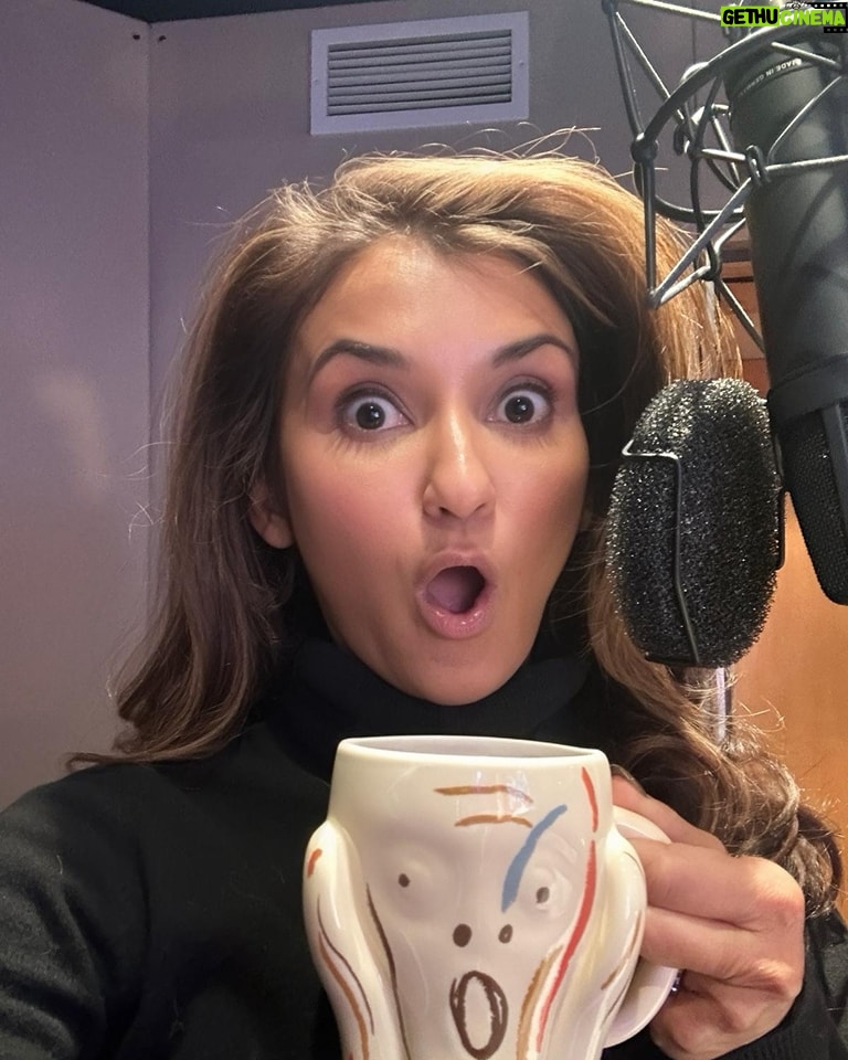 Anjali Bhimani Instagram - Back in the studio for more delicious scream-inducing goodness. π± Any guesses? #voiceover #VO #voiceactor #voiceacting #indianactress #anjalibhimani #symmetra #rampart #overwatch #apexlegends #desigirl #anjalibhimani