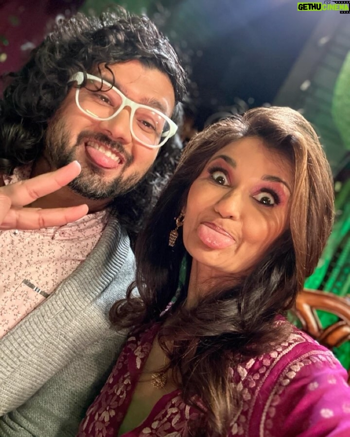 Anjali Bhimani Instagram - We did it! We made a shooooow!!! Join us in the mystical world of Vehaar tonight at 6 pm for the premiere of DesiQuest! So proud of the incredible team behind this show…I have so few BTS pics because we were too busy having fun for me to remember to take pics, so here are some very random photos - you’ll have to just come watch tonight to see what it all really looks like. Three and a half years after first talking about this with @thatbronzegirl and I’m so so so happy it’s finally happening. Can’t wait for you to come play in our world - on to the (Desi)Quest! @desiquestshow @_schaubach_ @ashtronaut44 @thatbronzegirl @sandeepparikh @omarnajamfilm @rekha_s @sweeetanj @theeffinfunny and a million more to tag… just come hang with us tonight so we can thank you personally.