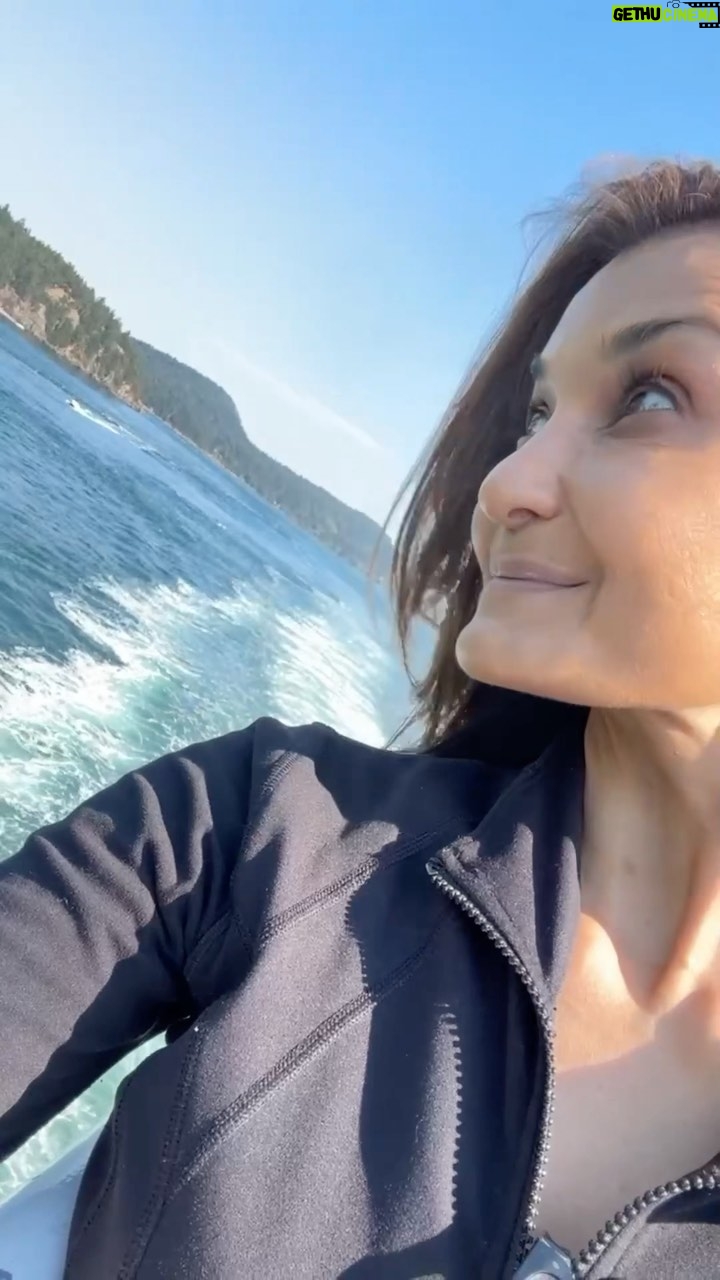 Anjali Bhimani Instagram - From cars to planes to boats to heaven. Take me back to here with my ladies…💕🌊🛫🌿 . . . . . #tbt #throwbackthursday #travelgram #victoria #traveldiaries #nature #getaway #coastline #girlstrip Victoria, British Columbia