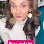 Anjali Bhimani Instagram - Breaking out my rosy pants today because I’m so excited about Rose City Comic Con this weekend! I’ll be signing starting Friday afternoon and doing a panel/Q&A at 4 pm - check out the @rosecitycc site to grab your badge and pre-purchase any autographs or photos, or pops or copies of I Am Fun Size! Can’t wait to see all of you there soon! Portland Oregon