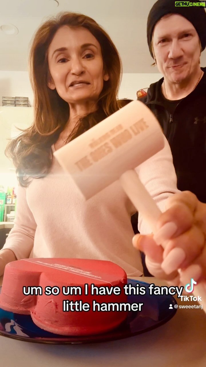Anjali Bhimani Instagram - We celebrated V Day with ZOMBIE SMASH CAKE! What better way to celebrate love that can endure a zombie apocalypse than having a smash cake from @amcthewalkingdead to celebrate the launch of The Ones Who Live, airing on 2/25 on AMC! I know what my zombie apocalypse weapon of choice is nowβ¦imma throw chocolate at βem (you laugh but has anyone TRIED IT?)π§π§ββοΈπ§ββοΈ Who else is gonna watch on 2/25?ππ½ββοΈππ»ππΏββοΈ #theoneswholive #thewalkingdead #zombieapocalypse #smashcake #valentinesurprise #gifted #latergram Los Angeles, California