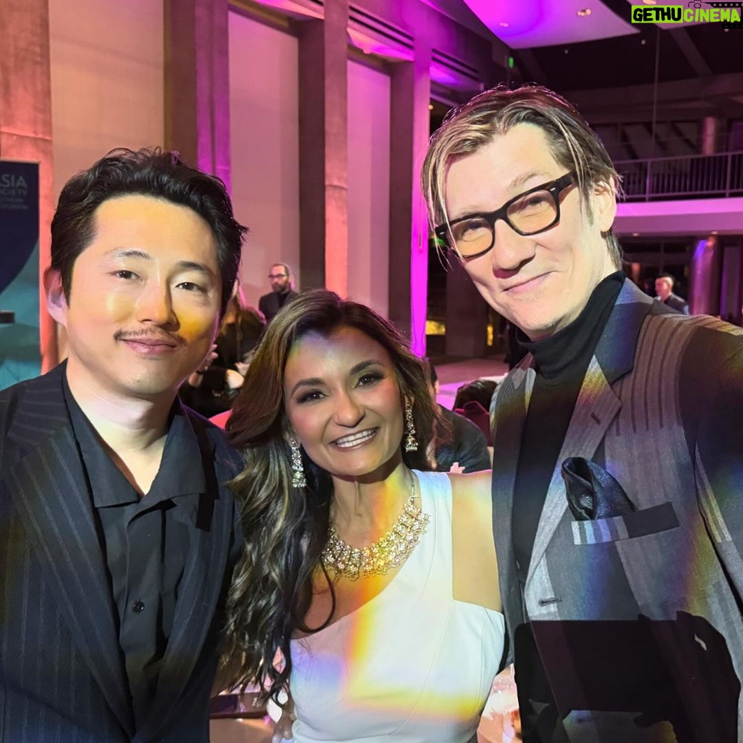 Anjali Bhimani Instagram - What a joy and injection of food for the soul last night at the @asiasocietyla ‘s Game Changer Awards. Just a few of the highlights (because we didn’t get nearly all of it on camera!) 1-2: Proof I can’t give a speech or tell a story without waving my hands around in excitement 3: The honorees and presenters including @therealshannonlee and the cast of Warrior , @beherelater the creator of BEEF, the team from #GodzillaMinusOne, and the gorgeous @katie_soo who spearheads the Asia Society and blows my mind. 4 & 5: A little red carpet love with more of Mom’s baller Indian jewelry that she passed down to me years ago 6: With our boy @steveyeun who I still can’t help texting every time I see him crushing it onscreen (so he gets a lot of texts) 7: With @anderson._paak who is so magnificent and such an inspiration I can’t figure out how to describe him in this picture 8: Anjali, tell us about your entire career in 10 seconds or less in a way every Asian actor can relate to…🤩 And thanks as always to @michelle.borbolla for the glam magic! #asiasociety #gamechanger #southasian #womensupportingwomen #anjalibhimani #andersonpaak #stevenyeun Skirball Cultural Center
