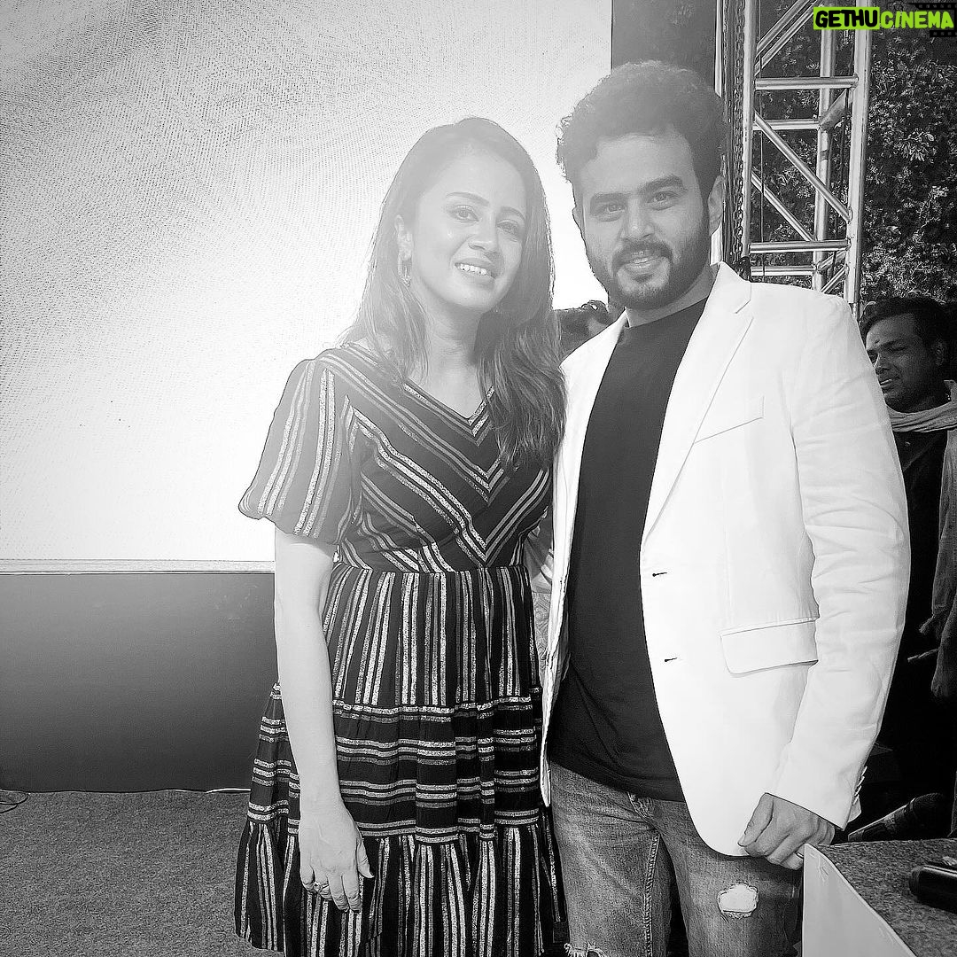 Anjana Rangan Instagram - Its always a blast on stage with my fav most @rjvijayofficial ! πβ₯οΈπβ₯οΈ check out the last picture for the vibe onstage π₯ Hosted the 25th year celebration for @schwingstetterindia ! Wonderful audience. π Beautifully organised by @epitomeevents β₯οΈ