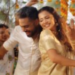 Anjana Rangan Instagram - Full on " En manasil Un manasa ippo Sodi Sekkuriye" Grooves❤️❤️🎶🎶🎶 #Pondattee music video is out now! ▶️: https://youtu.be/7aHQVvOq9Qg #ThinkSpecials @achu_rajamani @bereadyfilms @donglijumbo @anjana_rangan @subikshaoffl @somshekar_ @iam.richardson @cinema_scientist @kvraj98 @editorsudhir @kowsi @subikanifabint @vigneswari_s_subbulakshmi @jeevithamakeupartistry @prachuprashanth @aruntheeditor @dwan_19 @gowtham_k_vasan @satish_elan_go @kuttyr360