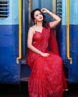 Anjana Rangan Instagram - 🚨🚨🚨

For #Siren Audio and Trailer launch ! 
Photography : @arunprasath_photography 
Outfit : @magicbyjeeni 
Makeup : @shree__artistry__ 
Hair : @shalini_hairartist 
Flowers : @blossom_bridal_flowers