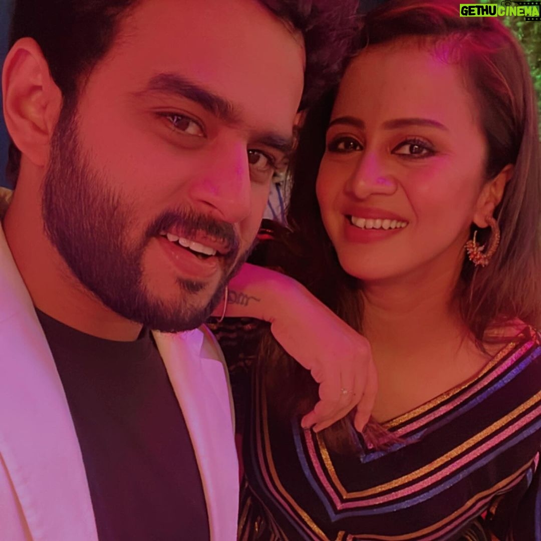 Anjana Rangan Instagram - Its always a blast on stage with my fav most @rjvijayofficial ! πβ₯οΈπβ₯οΈ check out the last picture for the vibe onstage π₯ Hosted the 25th year celebration for @schwingstetterindia ! Wonderful audience. π Beautifully organised by @epitomeevents β₯οΈ