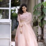 Anju Kurian Instagram – Videography- @vivahatantra 
Styling – @joe_elize_joy 
MUA- @makeup_by_shibinantony 
Outfit – @t.and.msignature 
Jewellery- @m.o.dsignature 
Location- @no.18hotel @18qissaartcafe