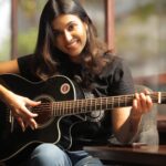 Anju Kurian Instagram - Brightening up my day with some chill tunes and a cozy café atmosphere 🫰. #metime #positivevibes #musiclover #happyplace #coffeetime Cafe - @tonicocafe