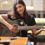Anju Kurian Instagram - Brightening up my day with some chill tunes and a cozy café atmosphere 🫰. #metime #positivevibes #musiclover #happyplace #coffeetime Cafe - @tonicocafe