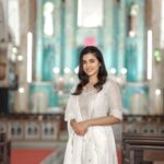Anju Kurian Instagram – May the significance of this GOOD FRIDAY fill your heart with peace and gratitude ✝️✨. 

Blessed Good Friday to you all 🙏🏼! 

P.C – @momentssbyelementricx