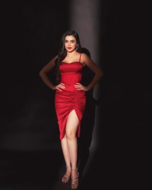 Ankitta Sharma Instagram - I don’t care, I paint the town red. 🌹

Outfit by @kostume_county
Styled by @shrushti_216 
Heels by @londonrag_in 
Jewellery by @zevarking 
MUA @sunny_makeup_artist 
Hair by @makeupnhairbyashi 
📸 @smileplease_25