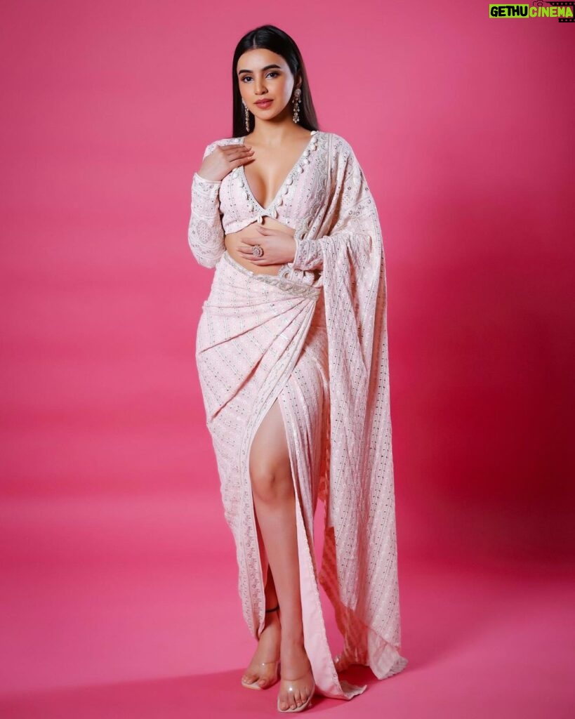 Ankitta Sharma Instagram - Bringing sexy back! Outfit by @labeld Jewellery @shillpapuriidesignerjewellery Styled by @shrushti_216 Makeup @sunny_makeup_artist Hair @makeupnhairbyashi 📸 @smileplease_25