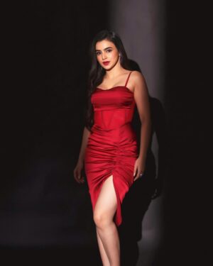 Ankitta Sharma Instagram - I don’t care, I paint the town red. 🌹

Outfit by @kostume_county
Styled by @shrushti_216 
Heels by @londonrag_in 
Jewellery by @zevarking 
MUA @sunny_makeup_artist 
Hair by @makeupnhairbyashi 
📸 @smileplease_25
