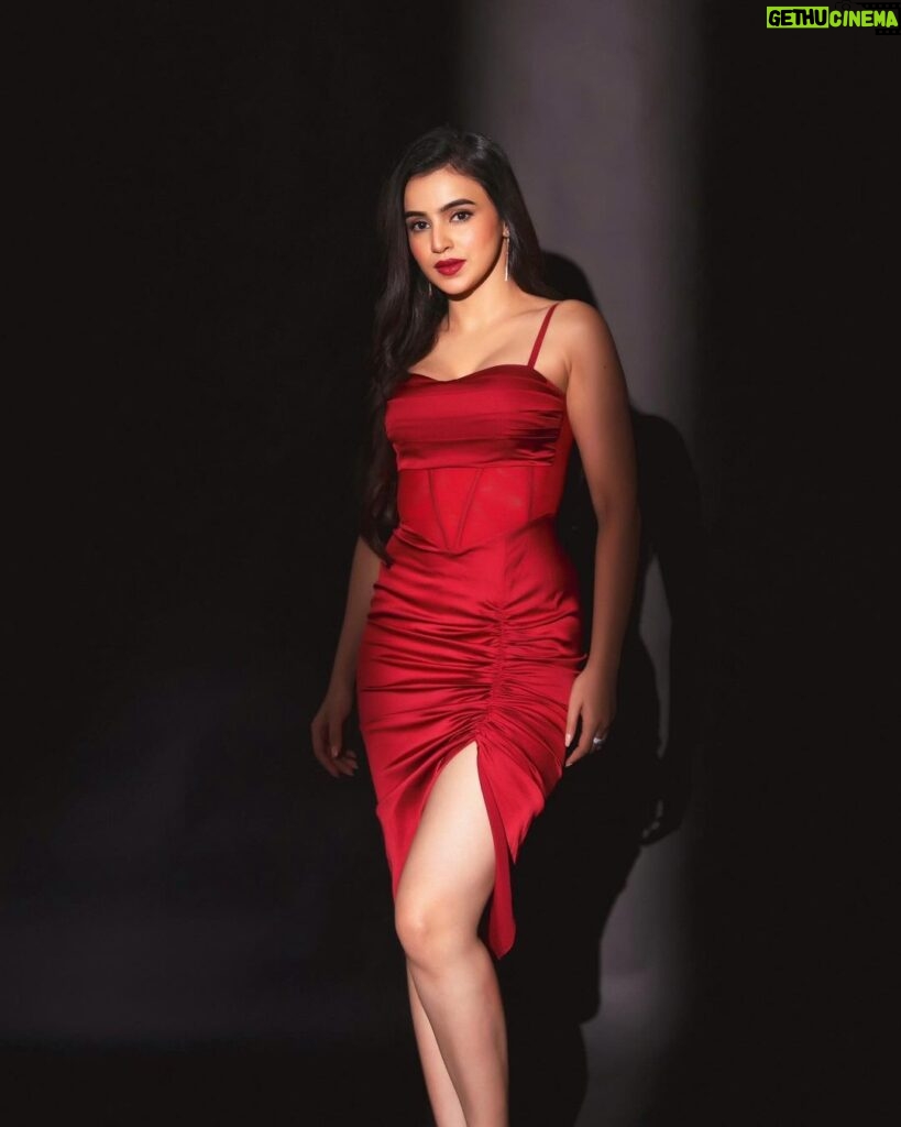 Ankitta Sharma Instagram - I don’t care, I paint the town red. 🌹 Outfit by @kostume_county Styled by @shrushti_216 Heels by @londonrag_in Jewellery by @zevarking MUA @sunny_makeup_artist Hair by @makeupnhairbyashi 📸 @smileplease_25