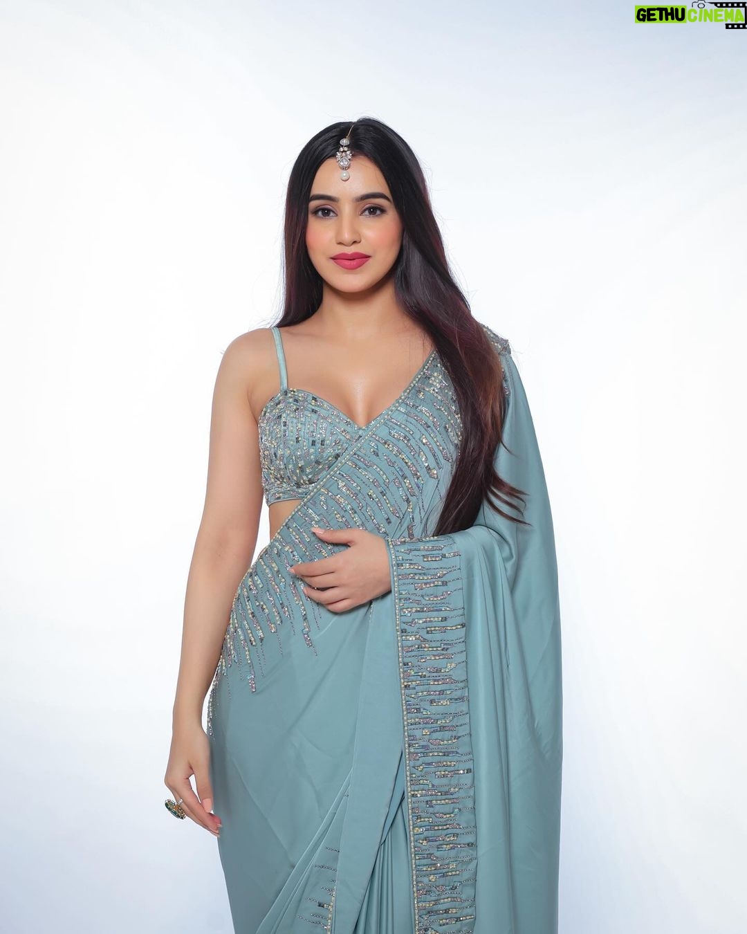 Ankitta Sharma Instagram - Falling in love with wearing sarees! ❤️🔥 Saree @kaaishabyshalini Maangtika by @shillpapuriidesignerjewellery Styled by @shrushti_216 Makeup by @sunny_makeup_artist Hair by @makeupnhairbyashi 📸 @smileplease_25