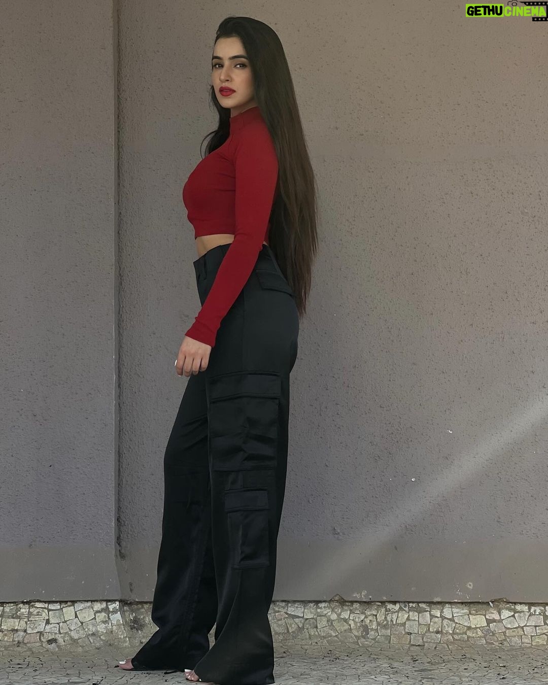 Ankitta Sharma Instagram - Something about a red lipstick! ♥️