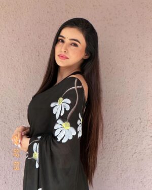 Ankitta Sharma Instagram - 🖤🤍🖤🤍

Outfit: @lavanyathelabel 
Brand PR: @styling.your.soul x @socialpinnaclepr
MUA: @sonugupta9588