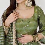 Ankitta Sharma Instagram - 🌙 wargi.. Wearing @aliwarofficial HMUA @damsel_makeupcrew Jewellery by @theurbanglitter