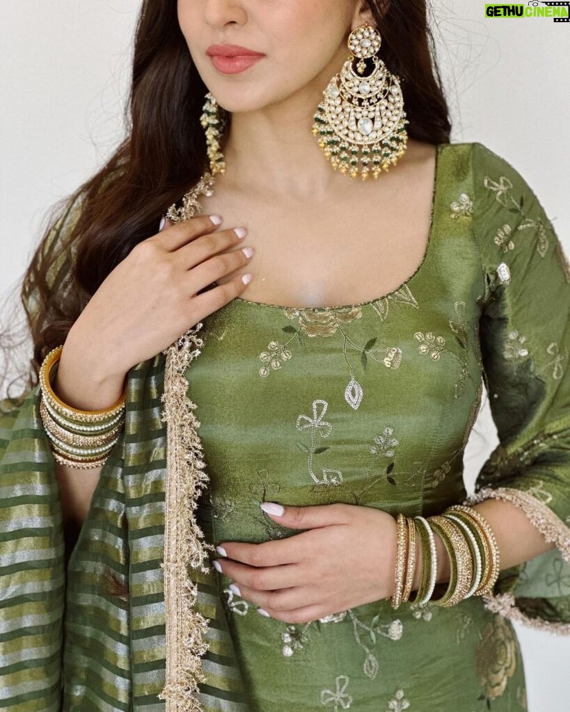 Ankitta Sharma Instagram - 🌙 wargi.. Wearing @aliwarofficial HMUA @damsel_makeupcrew Jewellery by @theurbanglitter