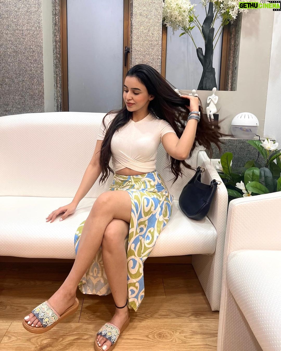 Ankitta Sharma Instagram - “In a room full of artwork, I’d still look at you.” 🦋