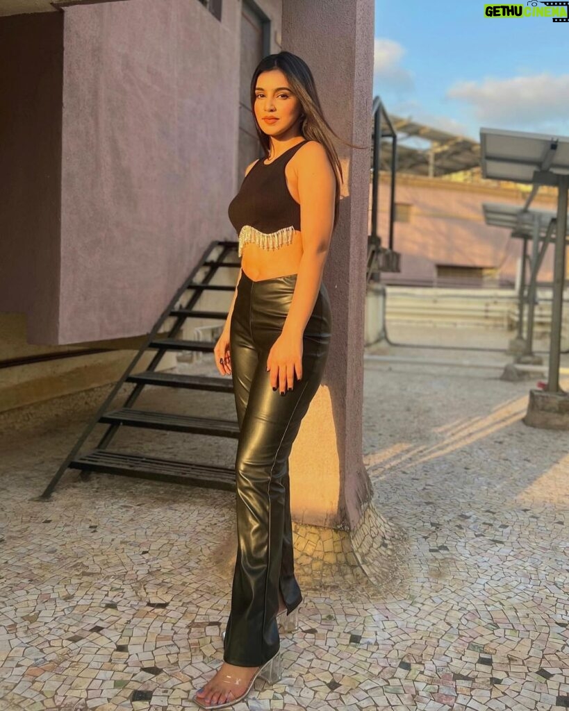 Ankitta Sharma Instagram - All black but she shines bright! 💫