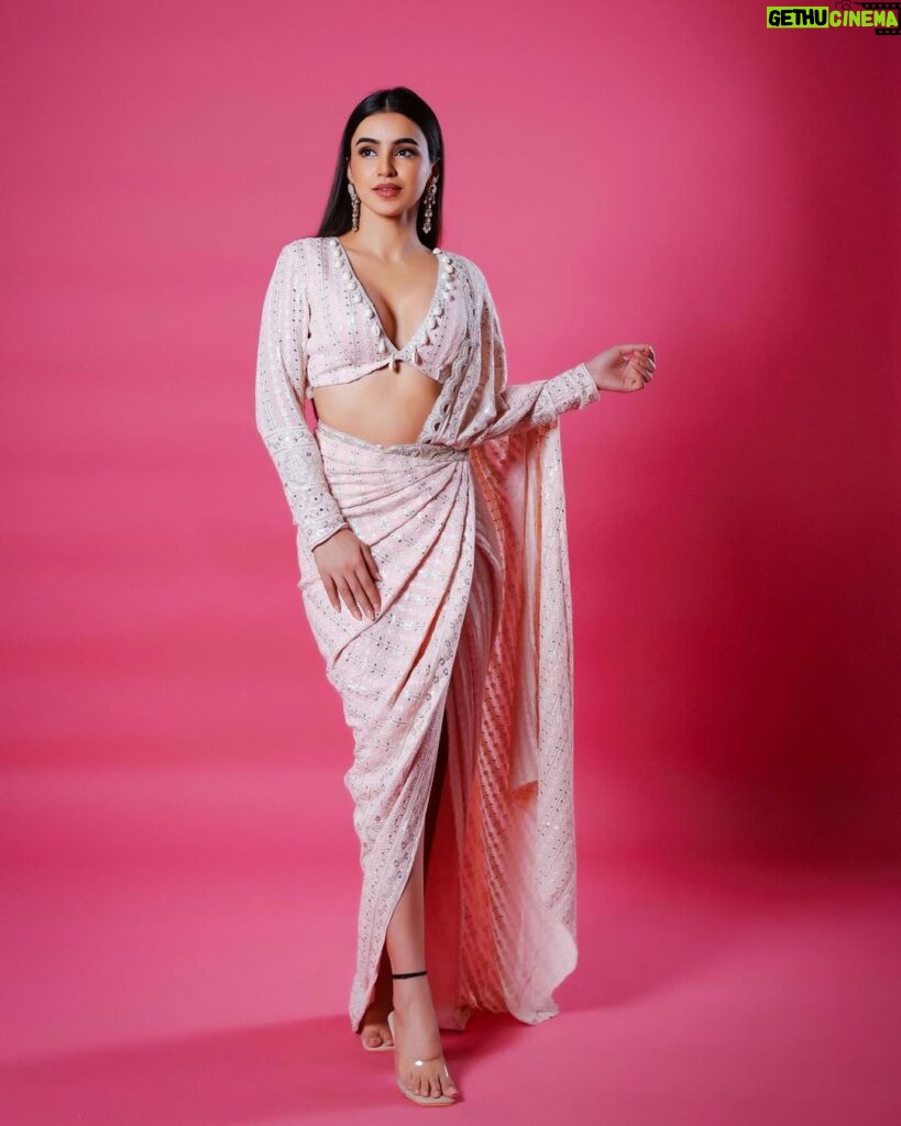 Ankitta Sharma Instagram - Bringing sexy back! Outfit by @labeld Jewellery @shillpapuriidesignerjewellery Styled by @shrushti_216 Makeup @sunny_makeup_artist Hair @makeupnhairbyashi 📸 @smileplease_25