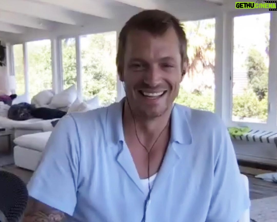 Anna Faris Instagram - Learn Swedish from @joelkinnaman! @unqualified